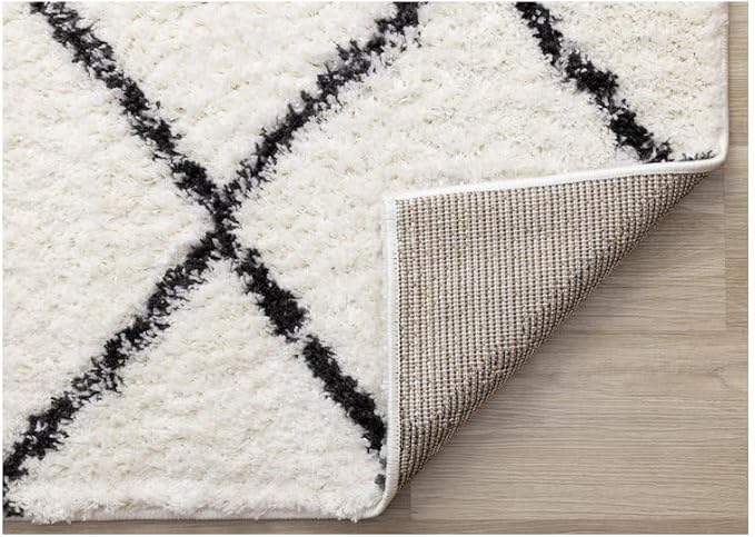 Geometric Grey and White 7x10 Area Rug, Carpet with Lattice Pattern, Large Rug Styled as a Modern Soft Carpet for Living Room Spaces
