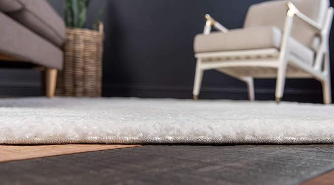Unique Loom Solo Collection Area Rug - Calabasas (3' 3" x 5' 3" Rectangle, Snow White)