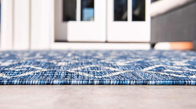 Unique Loom Outdoor Trellis Collection Area Rug - Tribal Trellis (7' 1" Round, Blue/ Ivory)