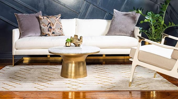 Unique Loom Marilyn Monroe Glam Collection Area Rug - Trellis (5' 3' x 8' Rectangle, White Gold/ Gold)
