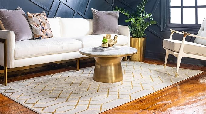 Unique Loom Marilyn Monroe Glam Collection Area Rug - Trellis (4' 1' x 6' 1' Rectangle, White Gold/ Gold)