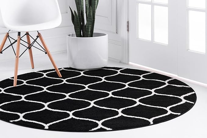 Rugs.com Lattice Frieze Collection Rug – 5' Round Black Medium Rug Perfect for Kitchens, Dining Rooms