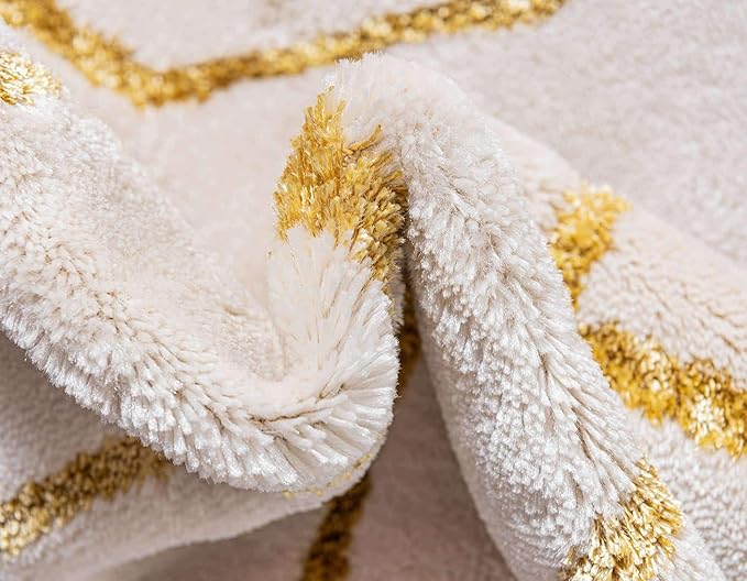 Marilyn Monroe Glam Collection Area Rug - Trellis (3' 3" x 5' 3" Rectangle, White Gold/ Gold)