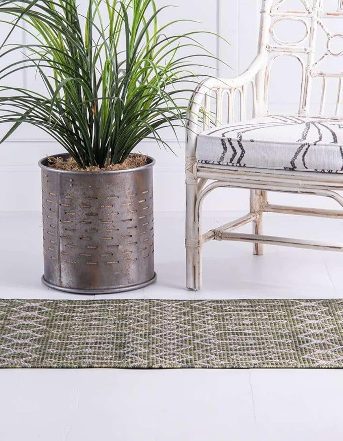Unique Loom Outdoor Trellis Collection Area Rug - Tribal Trellis (2' 7" x 10' Runner Green/Natural)