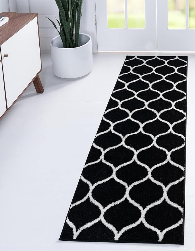 Rugs.com Lattice Frieze Collection Rug – 2' x 8' 8 Runner Black Medium Rug Perfect for Living Rooms, Large Dining Rooms, Open Floorplans
