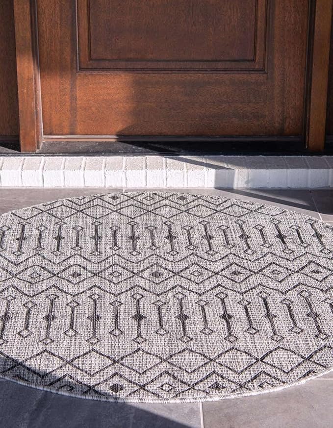 Unique Loom Outdoor Trellis Collection Area Rug - Tribal Trellis (13' Round, Gray/ Black)