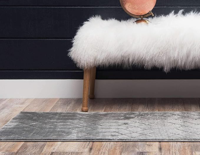Unique Loom Marilyn Monroe Glam Collection Area Rug - Trellis (2' x 10' Runner, Gray Silver/ Silver)