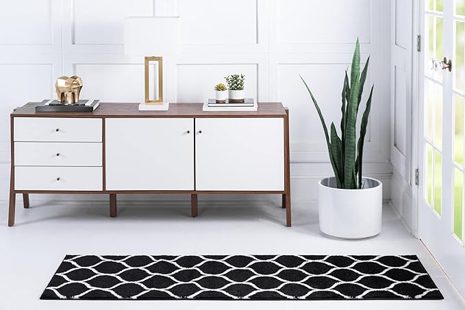 Rugs.com Lattice Frieze Collection Rug – 2' x 8' 8 Runner Black Medium Rug Perfect for Living Rooms, Large Dining Rooms, Open Floorplans