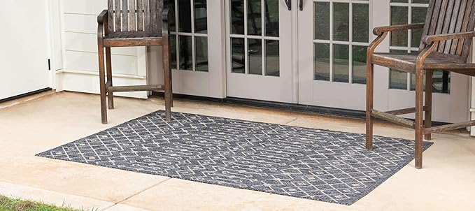Unique Loom Outdoor Trellis Collection Area Rug - Tribal Trellis (4' 1" x 6' 1" Rectangle, Charcoal Gray/ Natural)