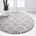 Rugs.com Lattice Frieze Collection Rug – 5' Round Light Gray Medium Rug Perfect for Kitchens, Dining Rooms
