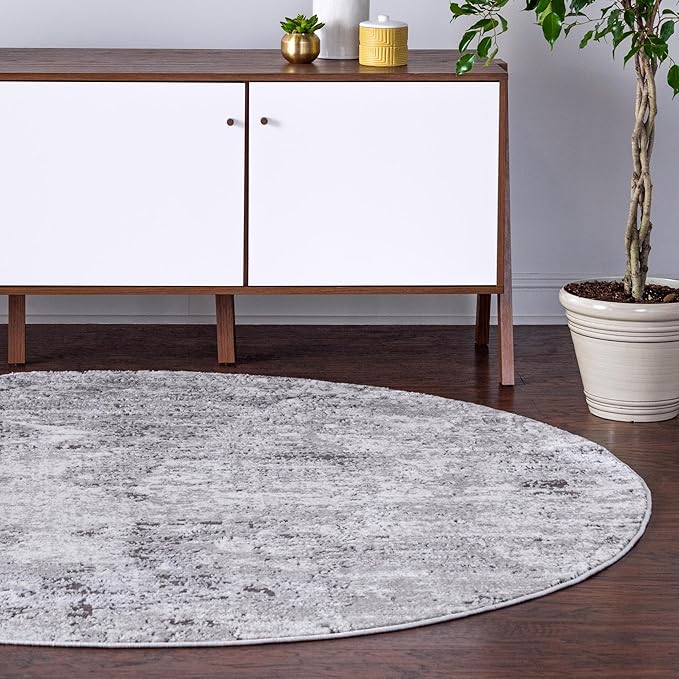 Rugs.com Leipzig Collection Rug – 8 Ft Round Gray Low-Pile Rug Perfect for Kitchens, Dining Rooms