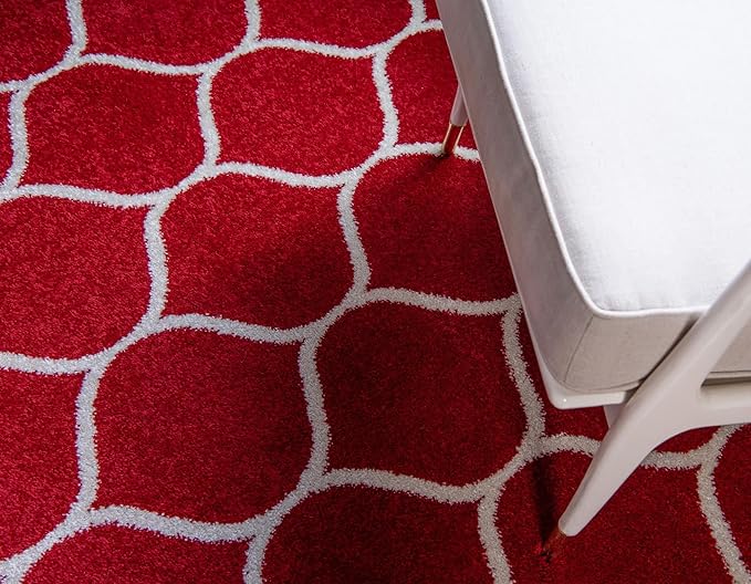 Rugs.com Lattice Frieze Collection Rug – 4' Round Red Medium Rug Perfect for Kitchens, Dining Rooms
