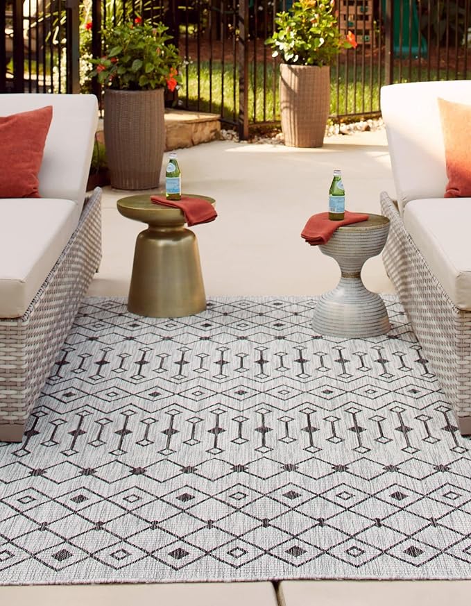 Unique Loom Outdoor Trellis Collection Area Rug - Tribal Trellis (10' x 13' 1" Rectangle, Gray/ Black)