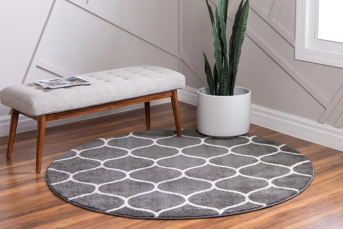 Rugs.com Lattice Frieze Collection Rug – 5' Round Dark Gray Medium Rug Perfect for Kitchens, Dining Rooms