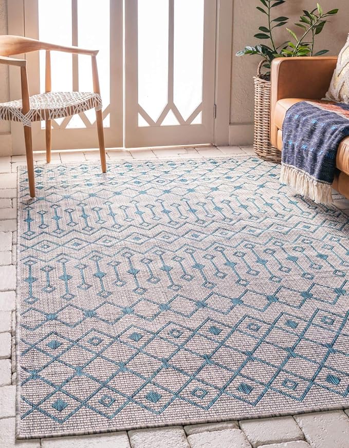 Unique Loom Outdoor Trellis Collection Area Rug - Tribal Trellis (5' 1" x 8' Rectangle, Light Blue/ Ivory)