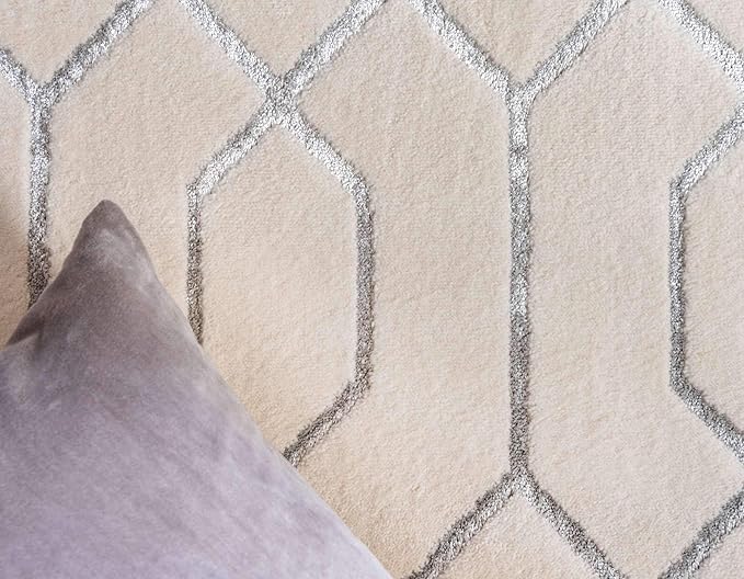 Unique Loom Marilyn Monroe Glam Collection Area Rug - Trellis (4' 1' x 6' 1' Rectangle, White Silver/ Silver)