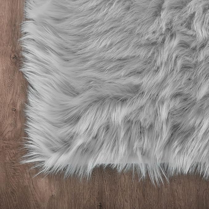 Latepis Gray Rugs for Bedroom Small Throw 3x4 Area Faux Fur Rug Washable Fluffy Sheepskin Rugs Bedside Fuzzy Rug for Luxury Home Decor