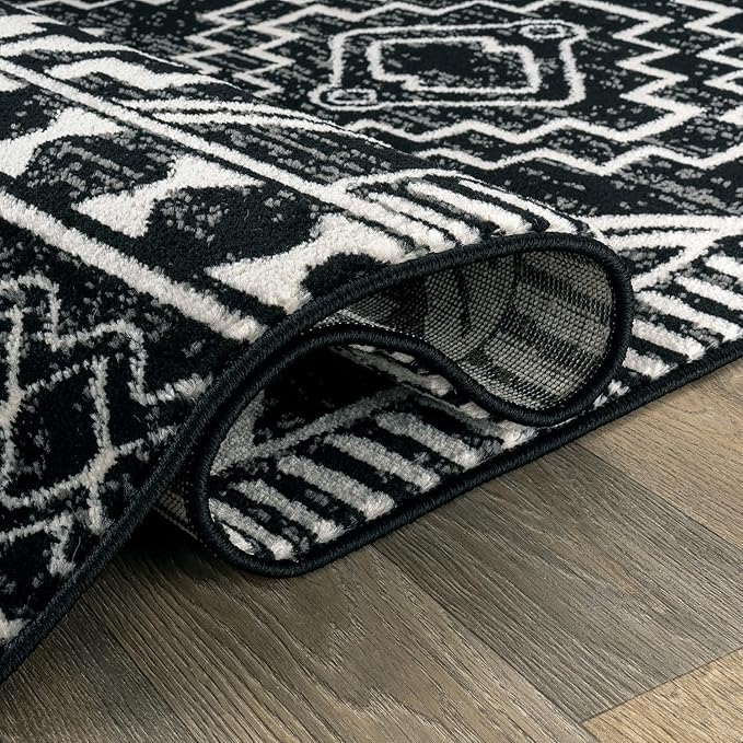 Rugshop Southwestern Black and White Tribal Area Rug – Geometric Diamond Pattern Carpet for Living Room, Bedroom, or Entryway – Boho Rustic Soft Floor Decor 5' x 7' Black