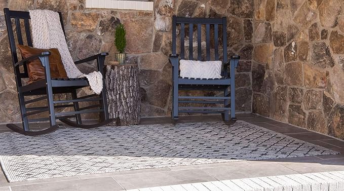 Unique Loom Outdoor Trellis Collection Area Rug - Tribal Trellis (6' 1" x 9' Rectangle, Gray/ Black)