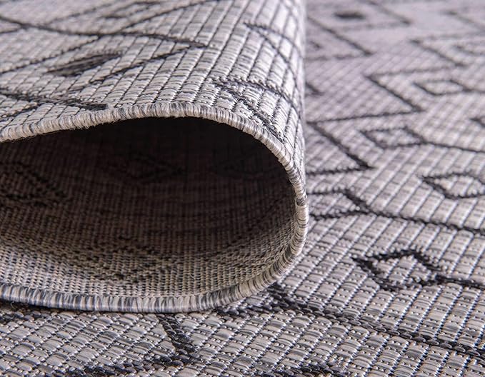 Unique Loom Outdoor Trellis Collection Area Rug - Tribal Trellis (4' 1" x 6' 1" Rectangle, Gray/ Black)