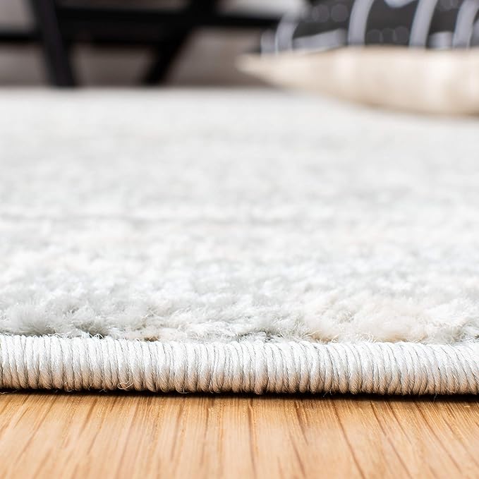 SAFAVIEH Tulum Collection Runner Rug - 2' x 8', Light Grey & Ivory, Moroccan Boho Tribal Design, Non-Shedding & Easy to Clean, Ideal for Living Room, Hallway, Foyer, Entryway, Bedroom (TUL272F)