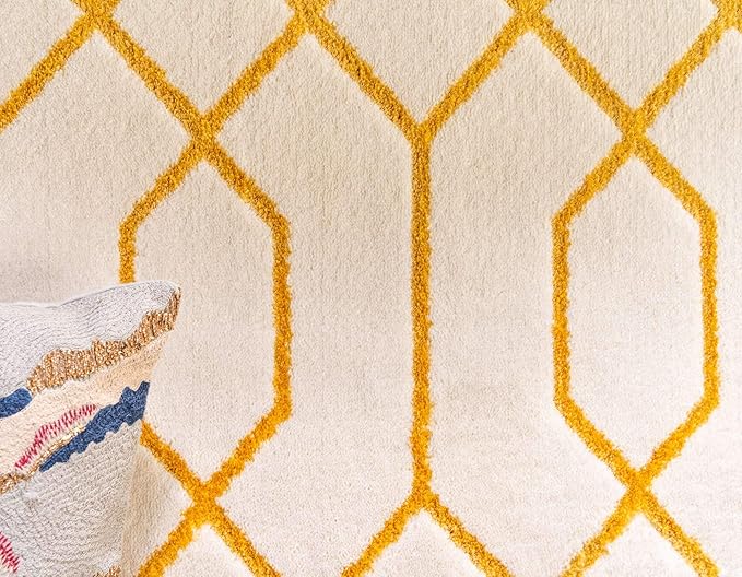 Unique Loom Marilyn Monroe Glam Collection Area Rug - Trellis (4' 1' x 6' 1' Rectangle, White Gold/ Gold)