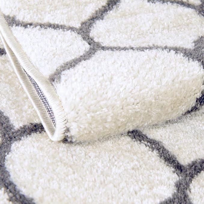 Rugs.com Lattice Frieze Collection Rug – 3' 3 x 5' 3 Oval Ivory Medium Rug Perfect for Living Rooms, Large Dining Rooms, Open Floorplans