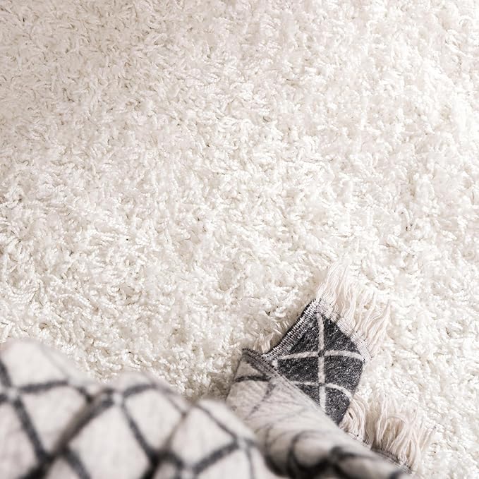 Unique Loom Solid Shag Collection Area Rug (3' 3" Round, Snow White)