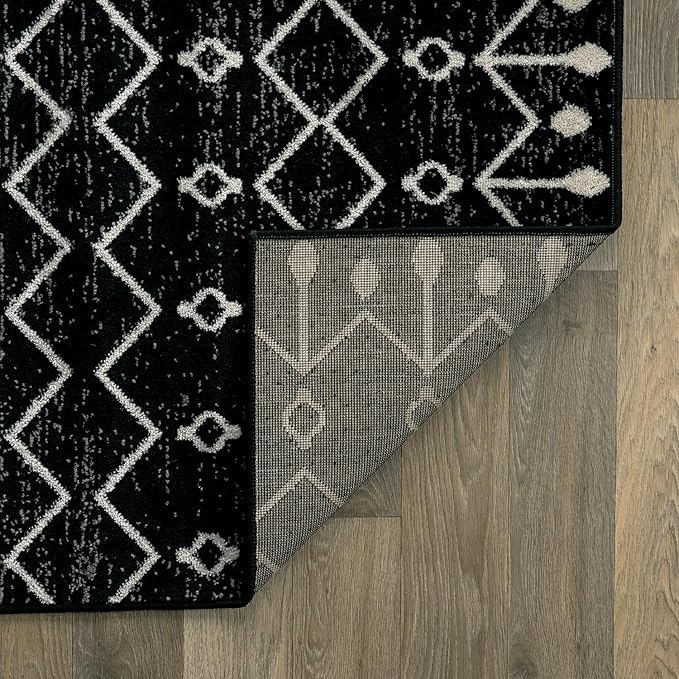 Rugshop Boho Black and White Tribal Area Rug – Geometric Diamond and Stripe Pattern Carpet for Living Room, Bedroom, or Entryway – Soft Modern Bohemian Floor Décor 4' x 6' Black