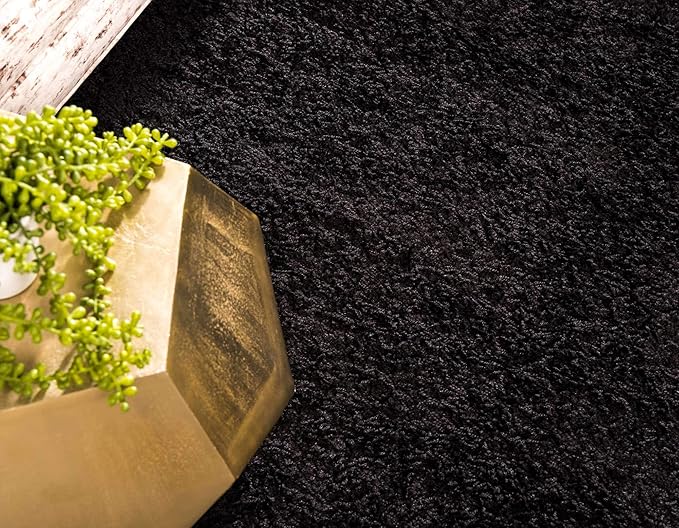 Unique Loom Solid Shag Collection Area Rug (5' 1" x 8' Rectangle, Jet Black)