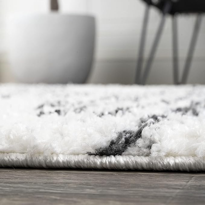 JONATHAN Y Elm Diamond Stripe Shag White/Gray Runner Rug, 2x8, Geometric, Bohemian, Contemporary, Easy-Cleaning for Living Room, Bedroom, Kitchen, Pet Friendly, Non-Shedding (MOH408A-28)