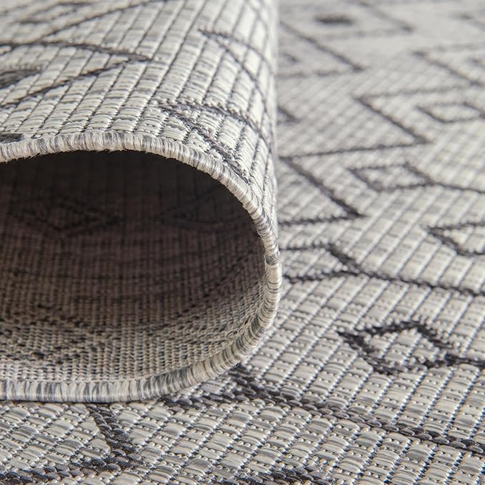 Unique Loom Outdoor Trellis Collection Area Rug - Tribal Trellis (7' 10" Octagon, Gray/ Black)