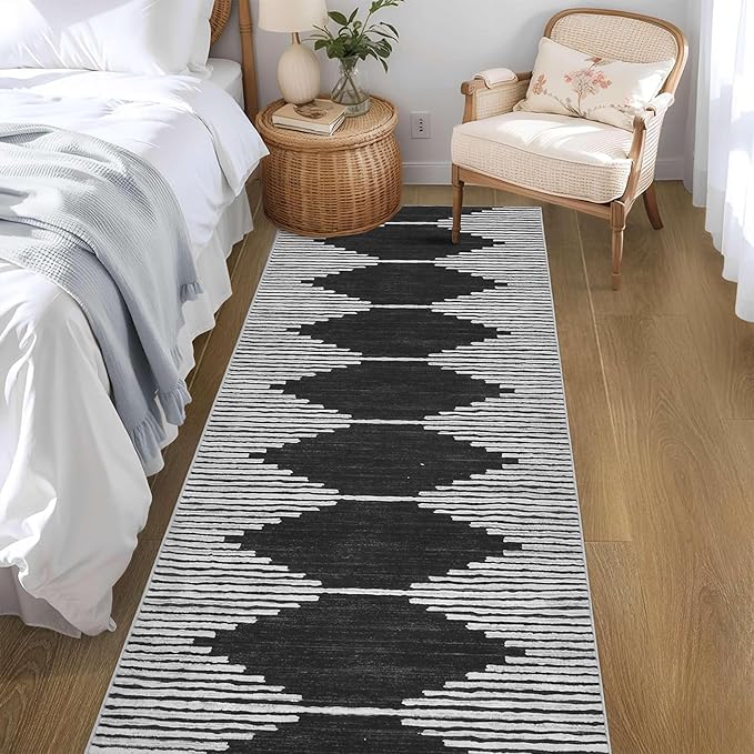 HelloTree Hallway Runner Rug，2.6x8 Moroccan Modern Stripe Carpet Washable Machine Bathroom Runner Bohemian Design Modern Soft Non Slip Indoor Rug for Entryway Hallway Laundry Room Bedroom-Black