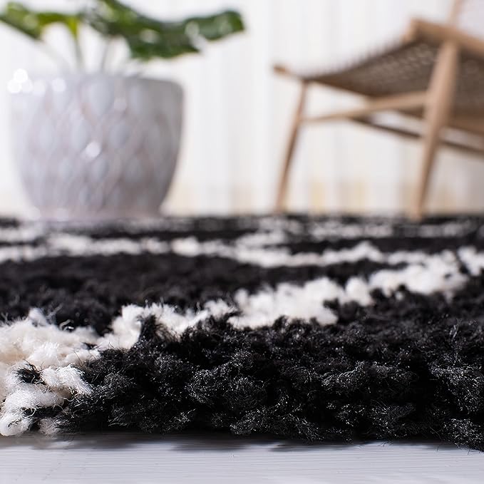 SAFAVIEH Dallas Shag Collection Area Rug - 6' Round, Black & Ivory, Trellis Design, Non-Shedding & Easy Care, 1.5-inch Thick Ideal for High Traffic Areas in Living Room, Bedroom (SGD257Z)