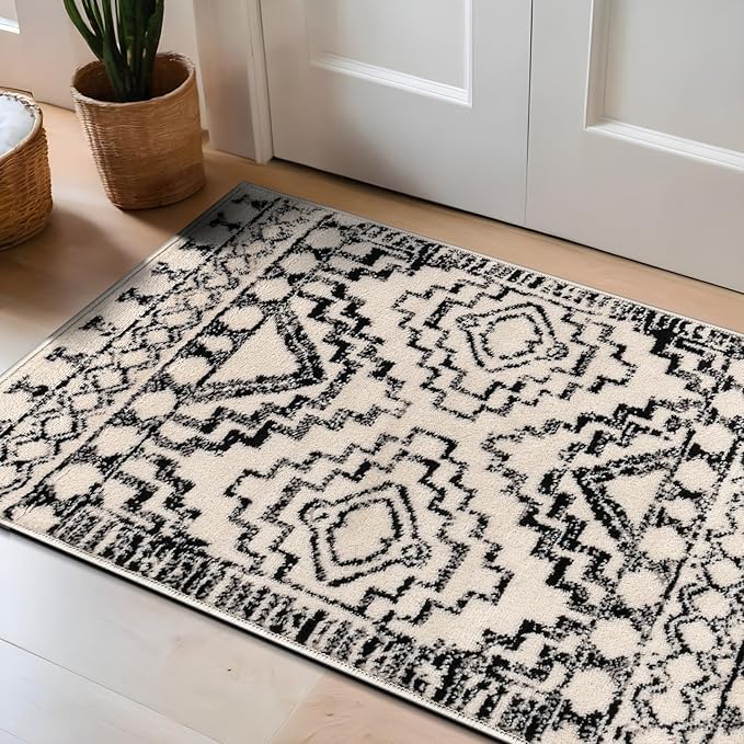 Rugshop Cream and Black Southwestern Tribal Area Rug – Boho Geometric Diamond Pattern Carpet for Living Room, Bedroom, or Entryway – Soft Modern Rustic Floor Décor 2' 3" x 4' Cream