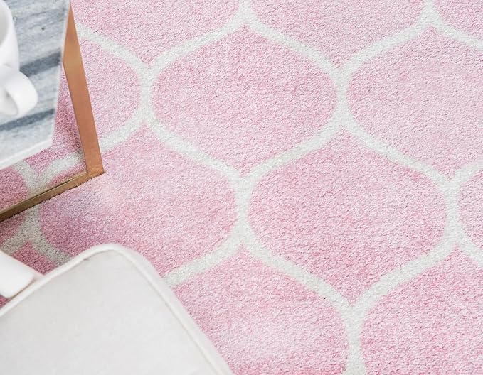 Rugs.com Lattice Frieze Collection Rug – 4' x 6' Oval Light Pink Medium Rug Perfect for Living Rooms, Large Dining Rooms, Open Floorplans