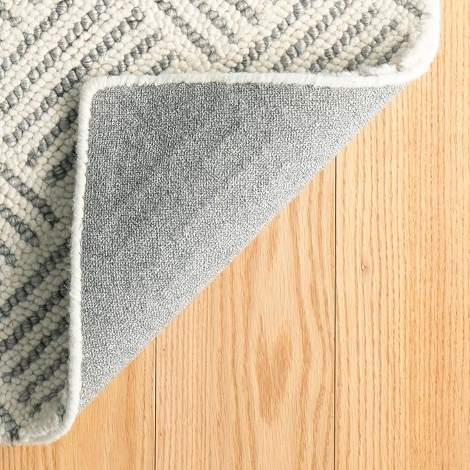 Dash & Albert Layers Grey Hand Hooked Wool Rug, 5 X 8 Feet, Grey/Ivory Geometric Pattern
