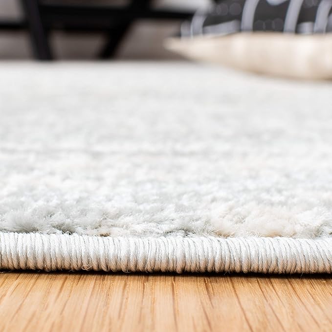 SAFAVIEH Tulum Collection Area Rug - 3' Square, Light Grey & Ivory, Moroccan Boho Tribal Design, Non-Shedding & Easy to Clean, Ideal for Entryway, Foyer, Accent Space, Bedroom (TUL272F)