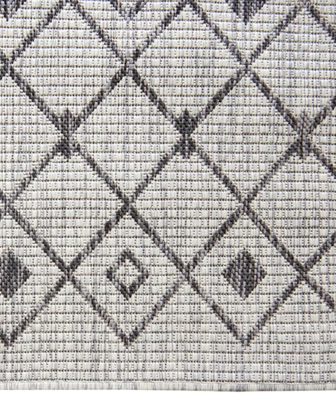 Unique Loom Outdoor Trellis Collection Area Rug - Tribal Trellis (10' 8" Square, Gray/ Black)