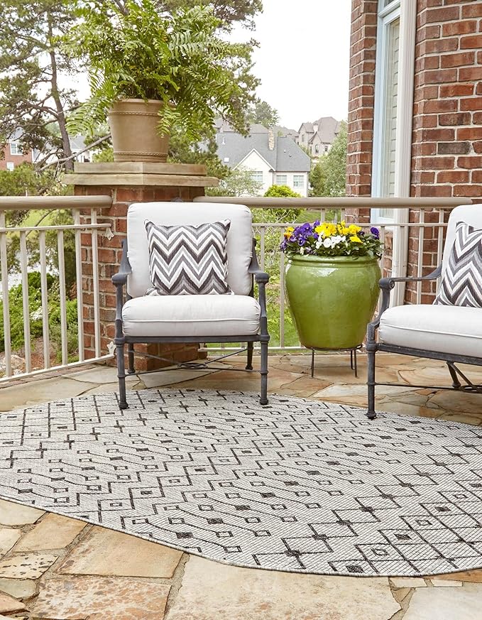 Unique Loom Outdoor Trellis Collection Area Rug - Tribal Trellis (3' 3" x 5' 3" Oval, Gray/ Black)