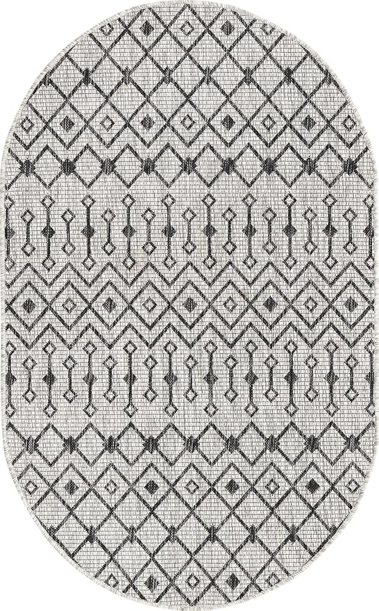 Unique Loom Outdoor Trellis Collection Area Rug - Tribal Trellis (3' 3" x 5' 3" Oval, Gray/ Black)