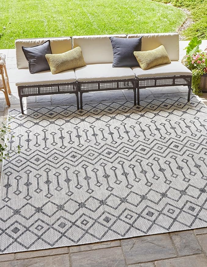 Unique Loom Outdoor Trellis Collection Area Rug - Tribal Trellis (5' 3" Square, Gray/ Black)