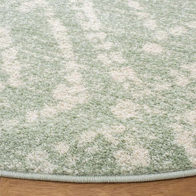 SAFAVIEH Adirondack Collection Area Rug - 4' Round, Green & Ivory, Modern Diamond Distressed Design, Non-Shedding & Easy Care, Ideal for High Traffic Areas in Living Room, Bedroom (ADR131Y)