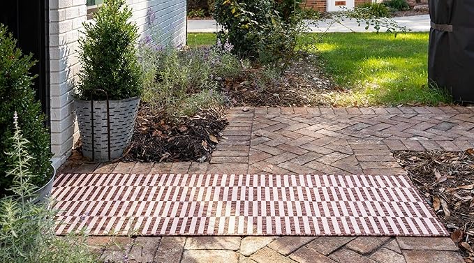 Unique Loom Outdoor Collection Classic Stripes, Transitional Indoor & Outdoor Area Rug, Rectangular 2' 0" x 6' 0", Red/Ivory