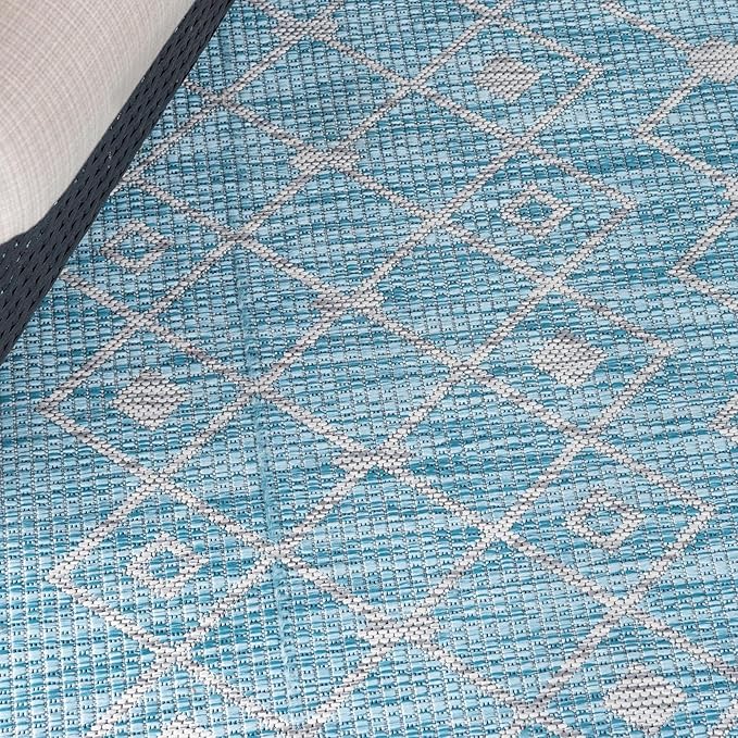 Unique Loom Outdoor Trellis Collection Area Rug - Tribal Trellis (7' 10" Octagon, Aqua/ Ivory)