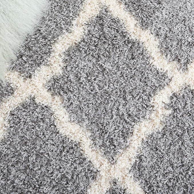 SAFAVIEH Dallas Shag Collection Runner Rug - 2'3" x 18', Grey & Ivory, Trellis Design, Non-Shedding & Easy Care, 1.5-inch Thick Ideal for High Traffic Areas in Living Room, Bedroom (SGD257G)