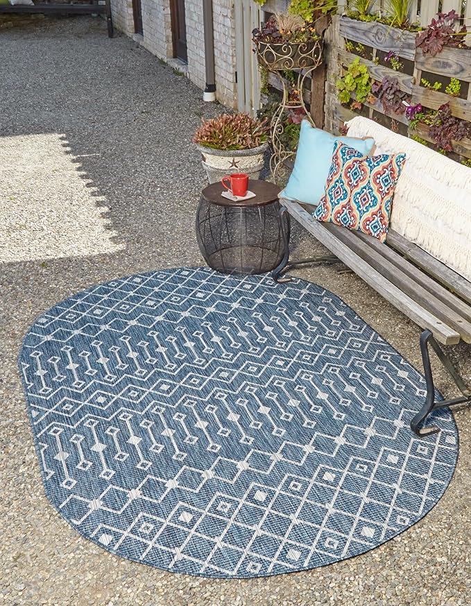 Unique Loom Outdoor Trellis Collection Area Rug - Tribal Trellis (2' 2" x 3' 1" Oval, Blue/ Ivory)