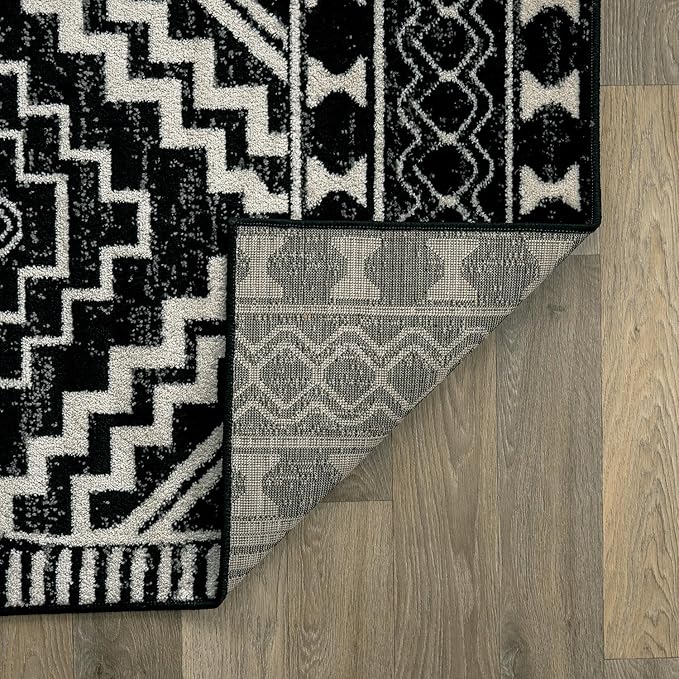 Rugshop Southwestern Black and White Tribal Area Rug – Geometric Diamond Pattern Carpet for Living Room, Bedroom, or Entryway – Boho Rustic Soft Floor Decor 5' x 7' Black