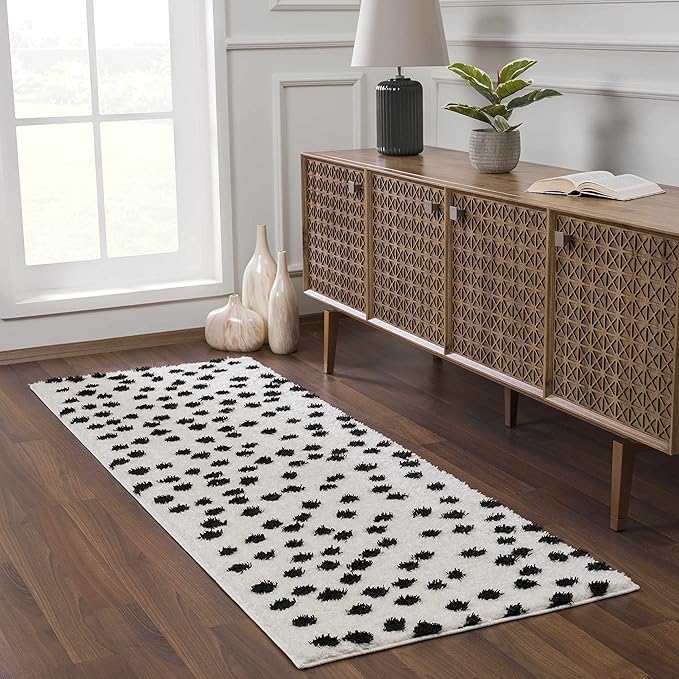 Hauteloom Cansu Living Room, Bedroom Area Rug - Plush Pile - Black - 6'7" x 9'