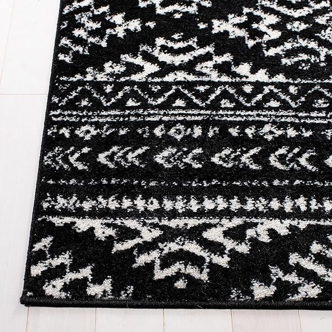 SAFAVIEH Area Rug 8x10 - Tulum Collection - Large - Black & Ivory, Moroccan Boho Tribal Design, Non-Shedding & Easy to Clean, Ideal for Living Room, Bedroom, Dining Space (TUL272Z)